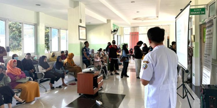 Terapi Wicara Bantu Penyintas Stroke Kembali Berkomunikasi