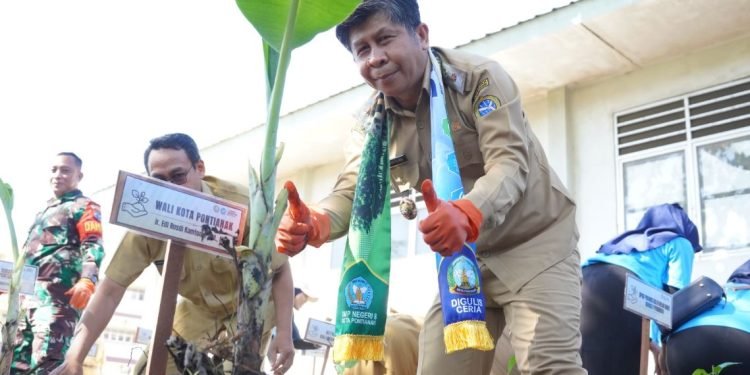 SMPN 8 Pontianak Luncurkan Digulis Ceria, Padukan Penghijauan dan Teknologi Digital