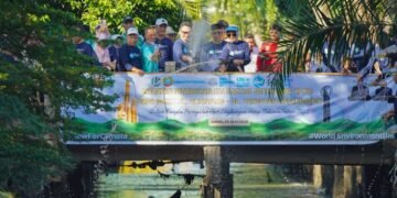 Pontianak Tabur 1.900 Liter Eco Enzyme di Parit Sepanjang 2,1 Kilometer untuk Kurangi Pencemaran