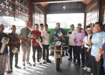 Pemkot Pontianak Perkuat Pengelolaan Sampah dengan Bantuan Kendaraan Roda Tiga