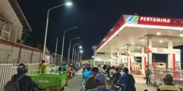 Antrean Panjang SPBU Ganggu Aktivitas dan Perekonomian