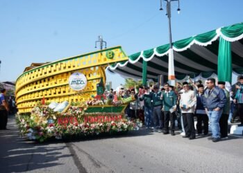 Mobil Hias Tanjak Kafilah Pontianak Curi Perhatian di Pawai Ta’aruf MTQ Kalbar 2026