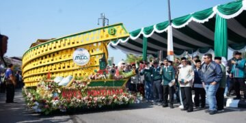 Mobil Hias Tanjak Kafilah Pontianak Curi Perhatian di Pawai Ta’aruf MTQ Kalbar 2026
