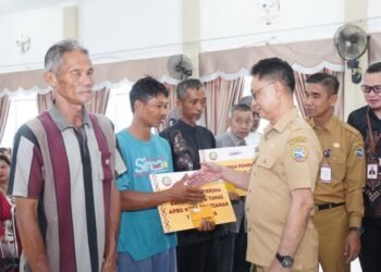 Pemkot Pontianak Salurkan Bansos Rp600 Ribu kepada 670 Warga Berpenghasilan Rendah