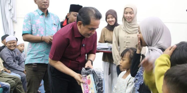 150 Pelajar Pontianak Terima Bantuan Tas dan Alat Tulis Gratis