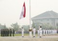 Pengibaran Bendera Merah Putih HUT ke-81 RI di Halaman Kantor Gubernur Kalbar Berlangsung Khidmat