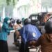 Peduli Kesehatan Warga, TP PKK Pontianak Bagikan Masker di Tengah Kondisi Asap
