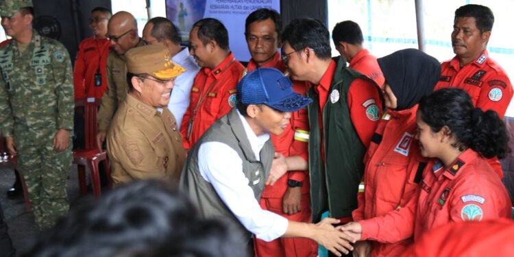 Karhutla Kalbar Diperkuat dari Udara, 7 Helikopter Water Bombing Siap Bergerak