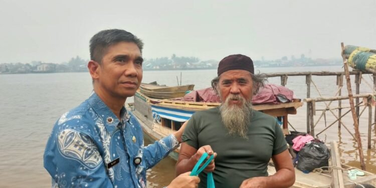 Kisah Hasan Bertahan di Motor Air hingga Mendapat Hunian Sementara