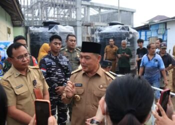 Pemprov Kalbar Salurkan 40 Ribu Liter Air Bersih