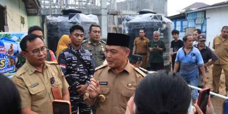 Pemprov Kalbar Salurkan 40 Ribu Liter Air Bersih