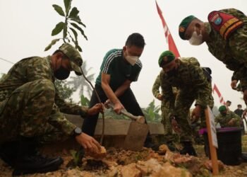 Tanam Pohon Bersama, TNI dan Pemkot Pontianak Ajak Masyarakat Jaga Lingkungan