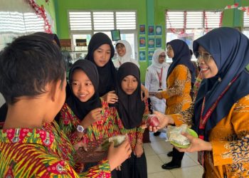 RS SSMA Pontianak Edukasi Gizi Seimbang Siswa SD Dukung Program Makan Bergizi Gratis