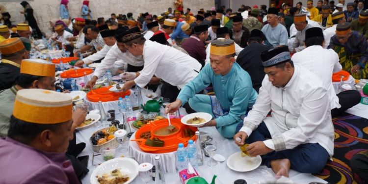 Tradisi Tudang Manre Sipulung Warnai Buka Puasa Bersama di Pontianak