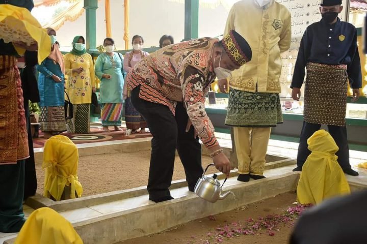 Ziarah ke Makam Keramat Sembilan Desa Negeri Baru Ketapang