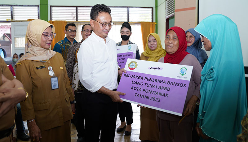 Salurkan Bantuan JKN dan Sosial Tunai untuk 2.965 KK, Pemkot Pontianak Dorong Kesejahteraan Masyarakat