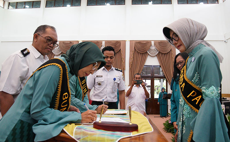 Yanieta Kukuhkan Pengurus PKK Kota Pontianak, Upaya Tingkatkan Kualitas PAUD