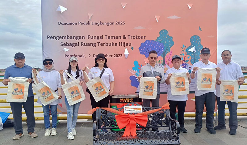 CSR Bank Danamon, Hadirkan Kursi Taman dan Tempat Sampah untuk Ruang Terbuka Hijau