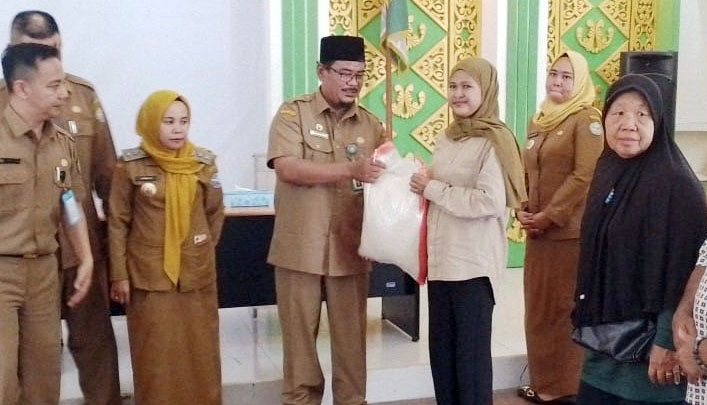 Tanggap Kebutuhan: Pemkot Pontianak Distribusikan Bantuan 10 Kg Beras ke 2200 KK