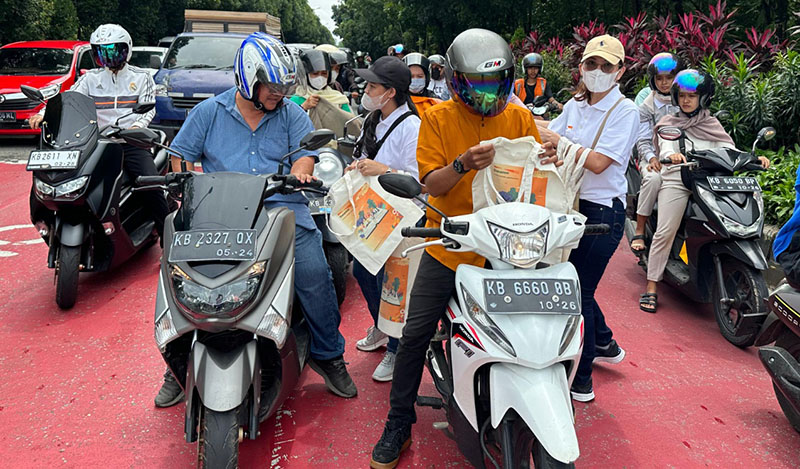 Bank Danamon Indonesia Tbk Dorong Keberlanjutan Lingkungan di Pontianak Melalui Program ‘Danamon Peduli’