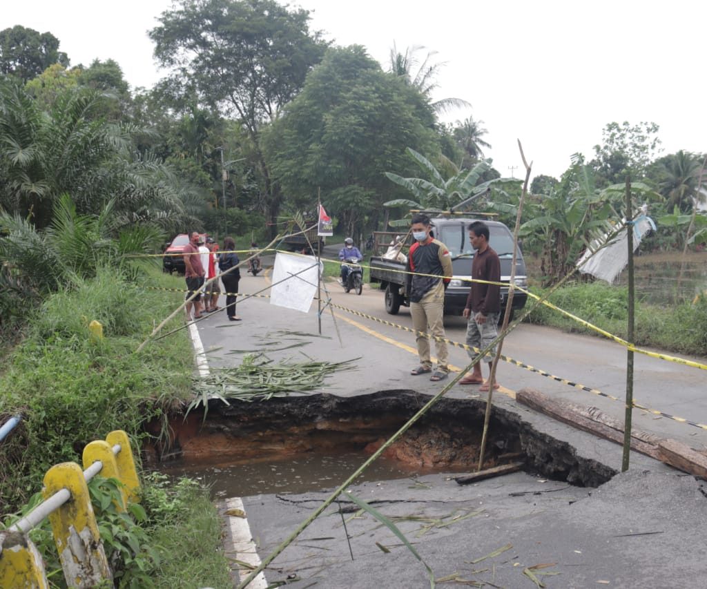 Jalan dan Jembatan Rusak Dihantam Banjir, Pemkab Landak Usulkan Perbaikan ke Pempus dan Pemprov Kalbar