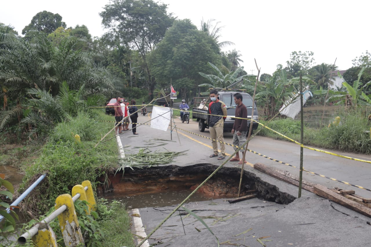 Jalan dan Jembatan Rusak Dihantam Banjir, Pemkab Landak Usulkan Perbaikan ke Pempus dan Pemprov Kalbar