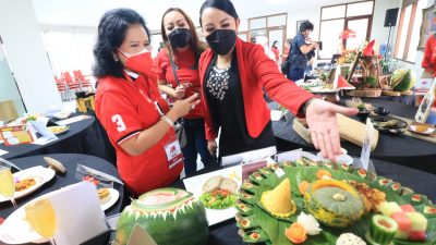 Bupati Landak Perkenalkan Jagung Sebagai Makanan Pendamping Beras Pada HUT ke- 49 PDIP