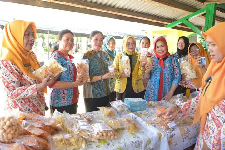 Rajutan Benang Wol Motif Lama di Kelurahan Sukaharja Bikin Terpikat