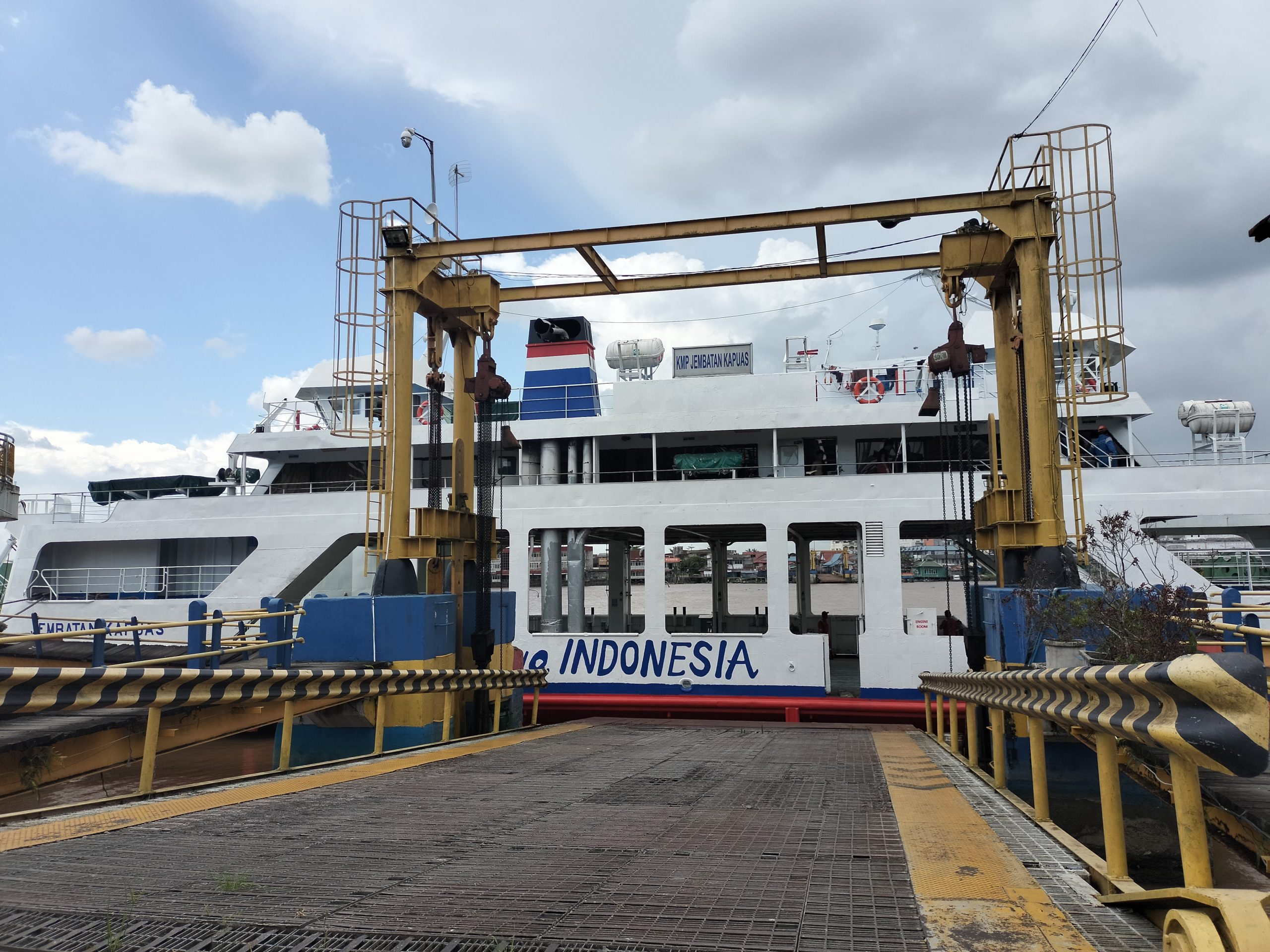 Ferry Penyeberangan Bardanadi-Siantan Sudah Normal Kembali