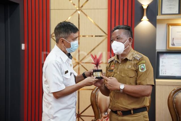Bupati Sanggau Sebut Kontribusi RRI Entikong Baik
