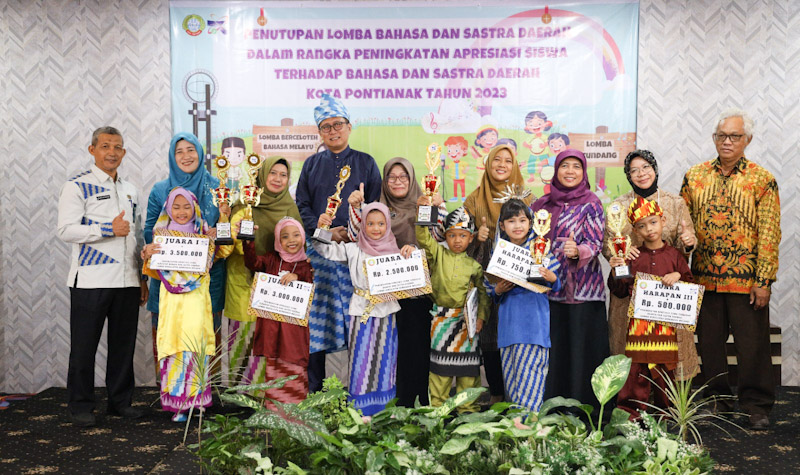 Lestarikan Budaya Pontianak: Juara Lomba Berceloteh Bahasa Melayu dan Tundang diumumkan