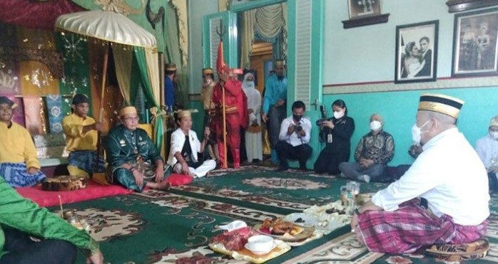 Ketua DPD RI Singgung Ketidakharmonisan Bupati Erlina dengan Kerajaan Mempawah