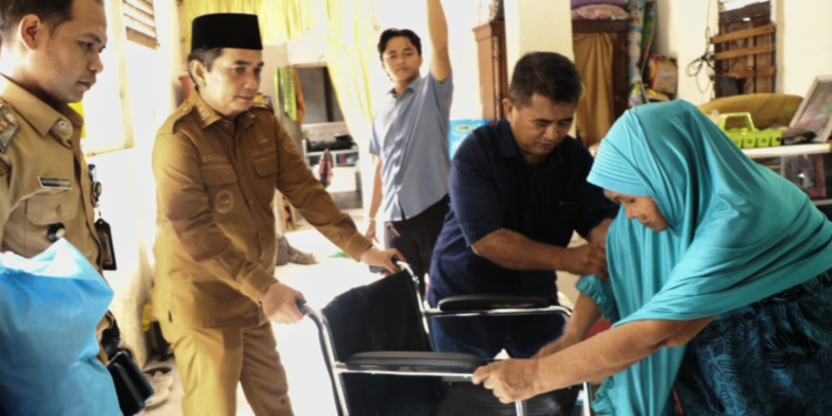 Perkuat Pelayanan Sosial bagi Lansia dan Penyandang Disabilitas, Pemkot Pontianak Salurkan Bantuan Alat Bantu