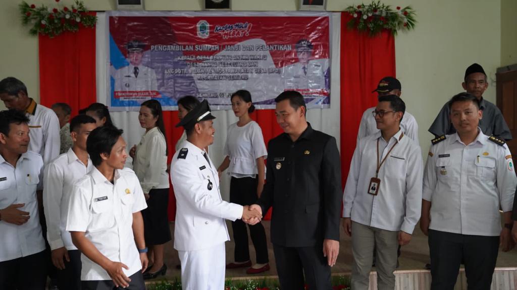 Bupati Sis Harapkan Kades Terpilih Dapat Merangkul dan Mangayomi Masyarakat Desa