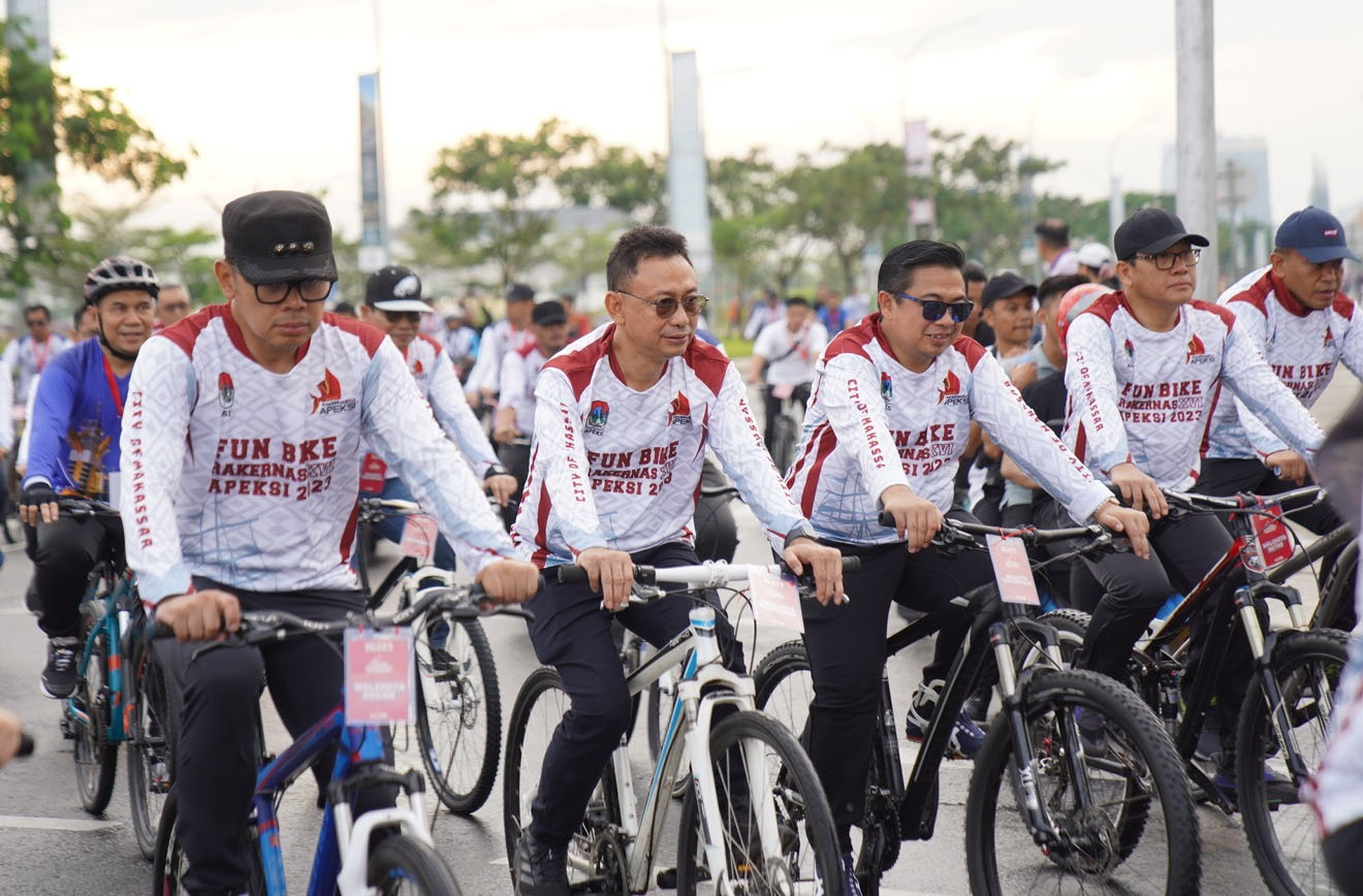Gowes dan Penanaman Pohon di Makassar dalam Rangka Rakernas Apeksi XVI