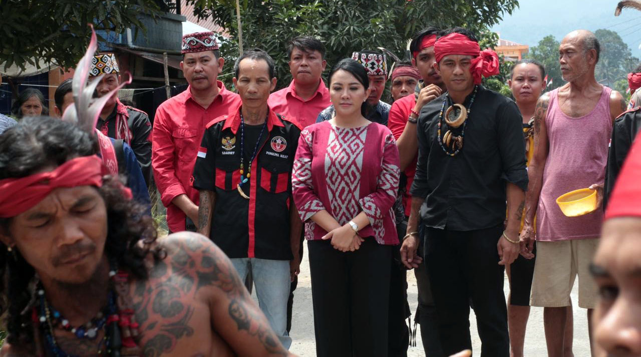 Karolin Dorong Organisasi Tapak Sambilan Borneo Lestarikan Budaya Dayak di Landak