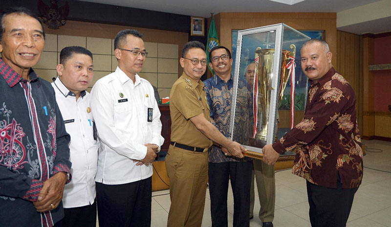 Edi Apresiasi Kontingen Kota Pontianak Raih Juara Umum Pesparawi Kalbar