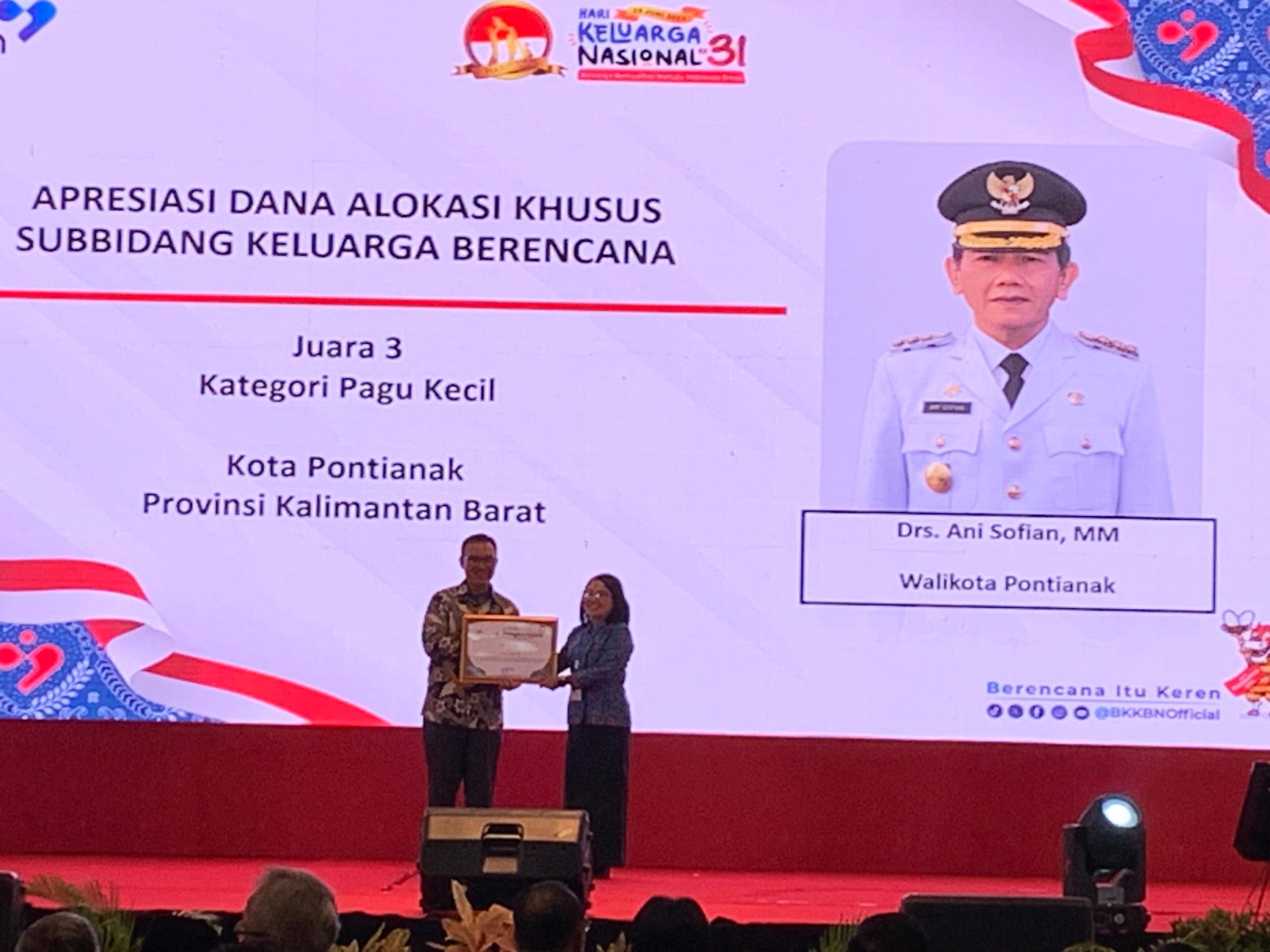 Optimal Kelola DAK Subbid KB, Pemkot Pontianak Raih Penghargaan Nasional Kategori Pagu Kecil