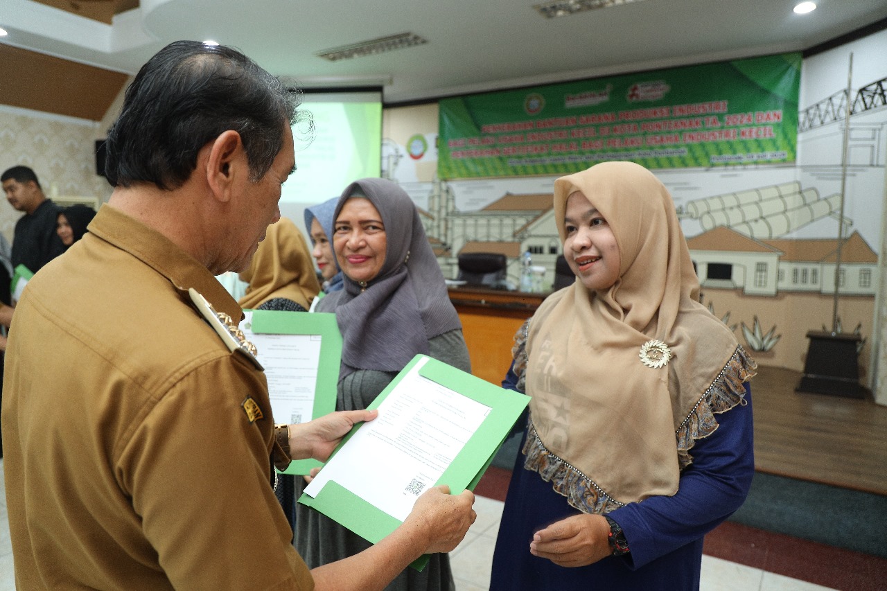 11 UMKM Terima Bantuan Alat Produksi Industri dari Pemkot Pontianak, 41 UMKM Terima Sertifikasi Halal