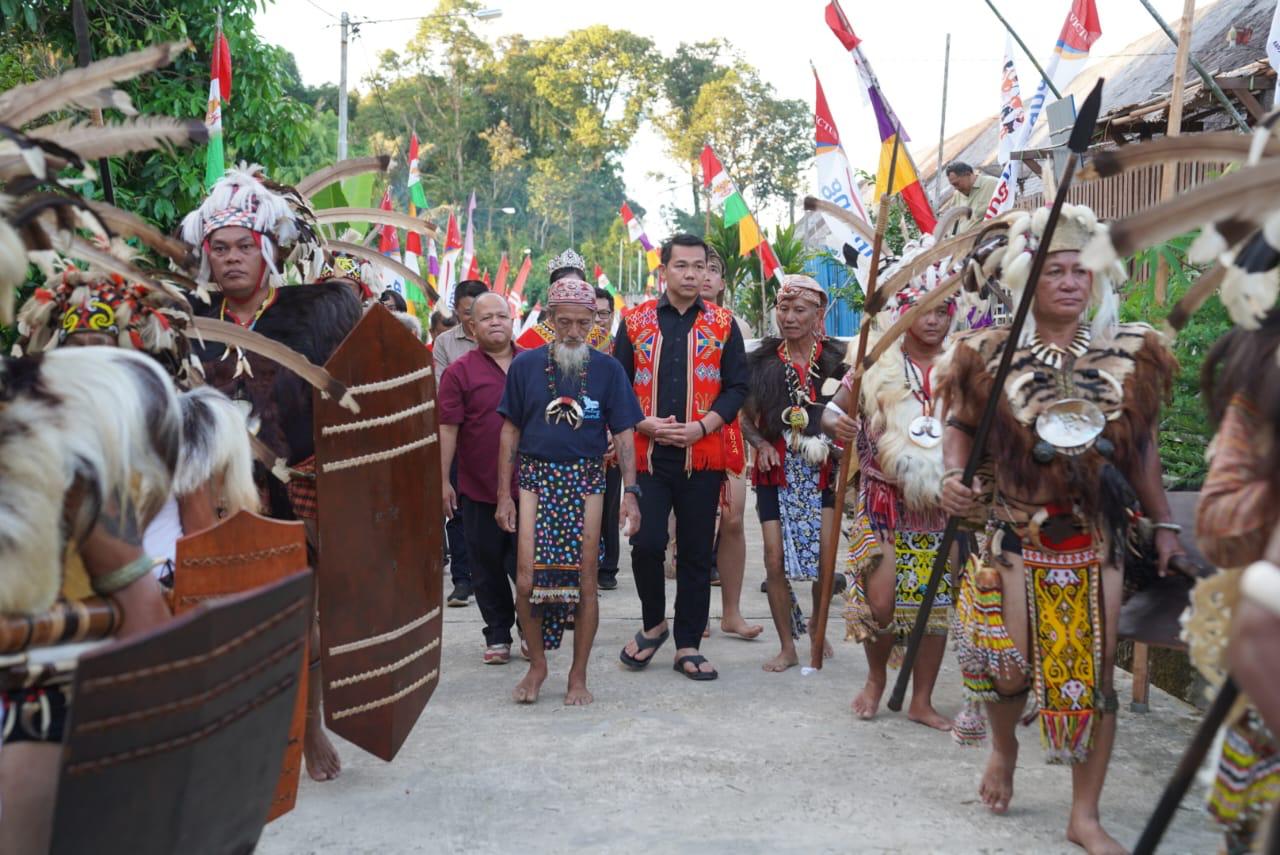 Tutup Festival Rimba Ke-II Sungai Utik, Ini Pesan Bupati Kapaus Hulu Kepada Masyarakatnya