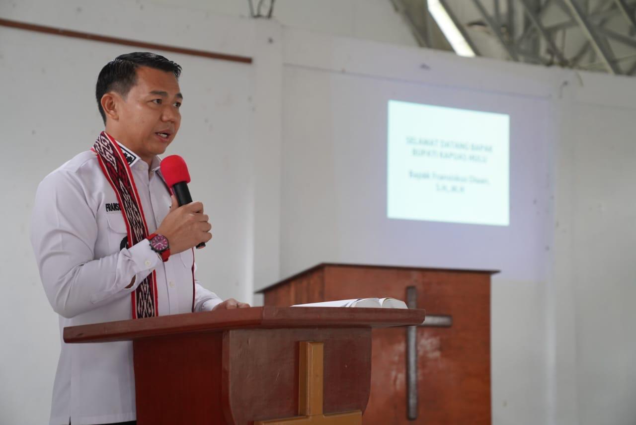 Bupati Kapuas Hulu Fransiskus Diaan Meletakkan Batu Pertama Pembangunan Pastori Gereja Kalimantan Evengelis