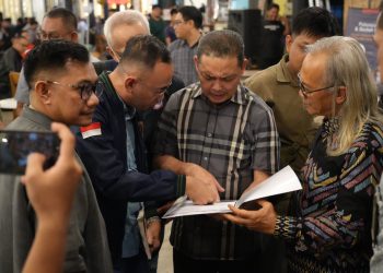 Buku “Aspek Hukum Pengadaan Barang dan Jasa Pemerintah” Diluncurkan, Gubernur Kalbar: Penting untuk Hindari Masalah Hukum
