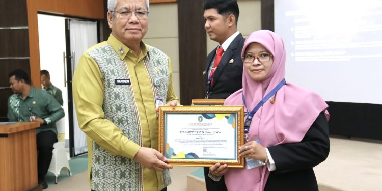 Sekda Kalbar Resmi Tutup Pelatihan Kepemimpinan Pengawas Angkatan XII Tahun 2025