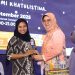 Ika Mella Ariyanti, Ibu Rumah Tangga Raih Penghargaan Pemustaka Terlama di Pontianak
