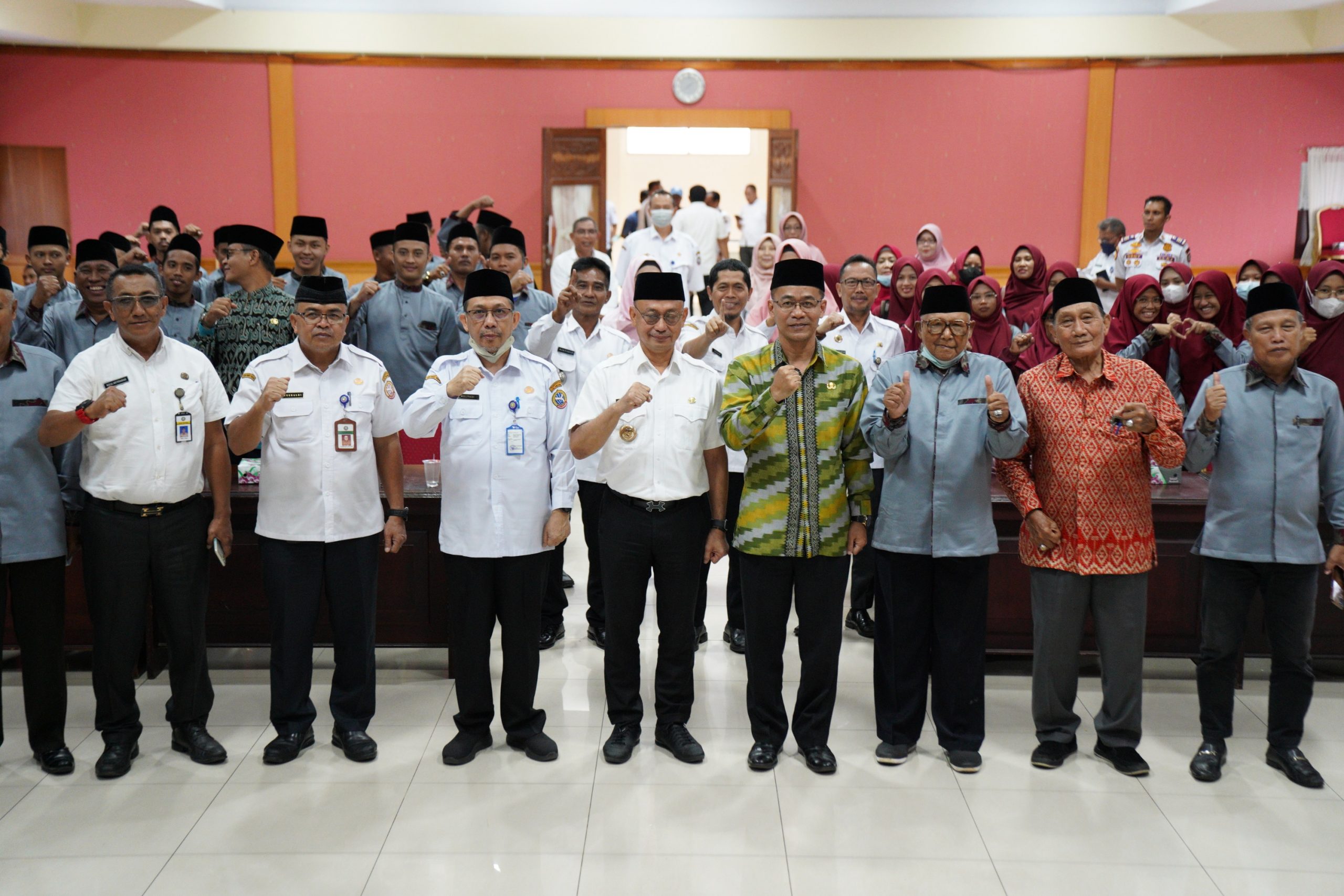 Wali Kota Edi Rusdi Kamtono Lepas Keberangkatan Kafilah Kota Pontianak mengikuti MTQ XXX Kalbar di Ketapang