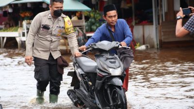 Jalan Poros Pawan I Kebanjiran, Kapolsek Benua Kayong: Banyak Kendaraan Mogok Hingga Timbulkan Kemacetan