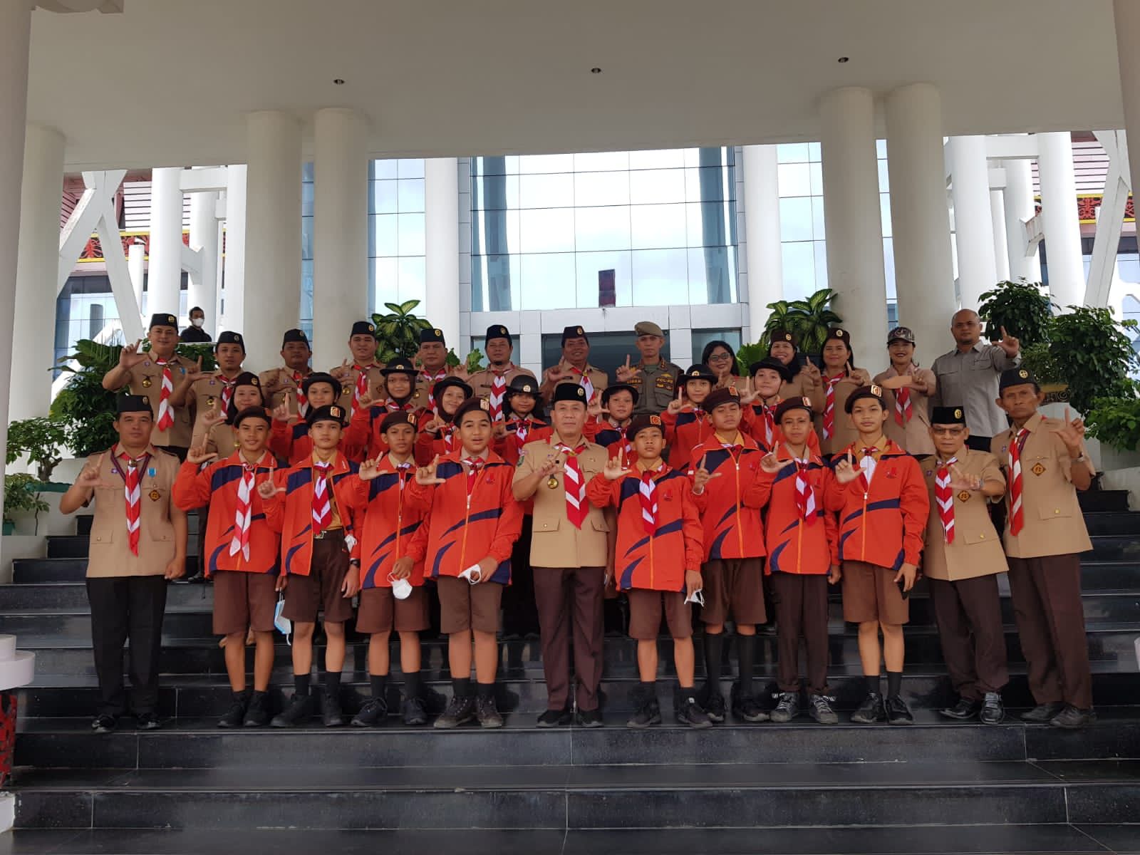 Pemkab Landak Lepas Kontingen Kwarcab Pramuka Ikuti Jamnas ke-XI di Cibubur