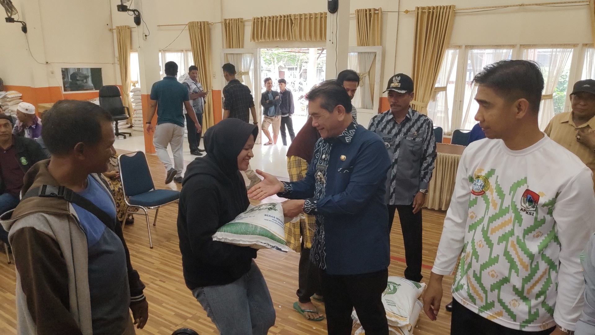 Pemkot Tanggulangi Kemiskinan Ekstrem, 4.976 KK di Pontianak Timur Terima Bantuan Beras Cadangan Pangan