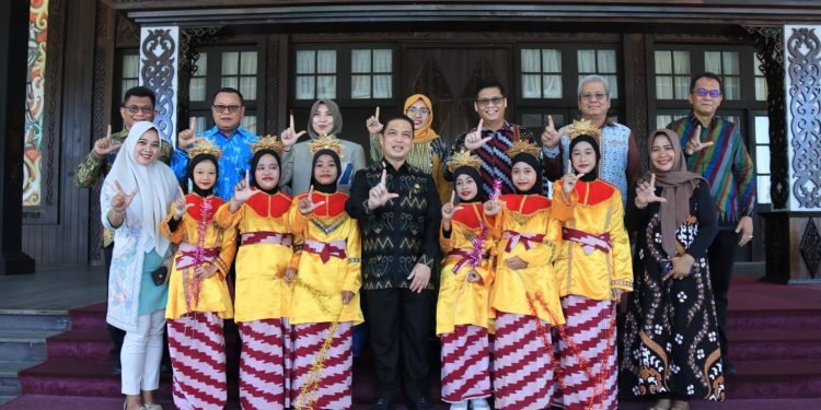 Gubernur Kalbar Ajak Anak-Anak Gemar Menabung Sejak Dini