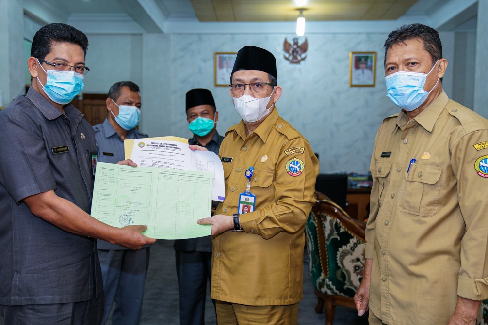 Pemkot Serahkan Hibah Tanah ke Kemenag Pontianak